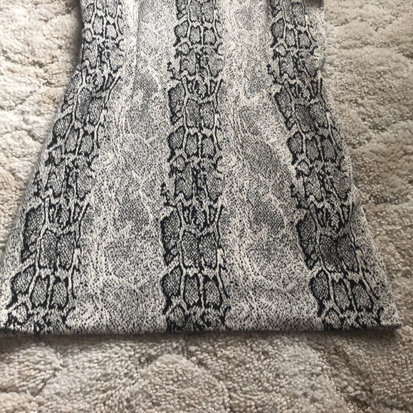 Snakeskin colored dress - Picture 4 of 8